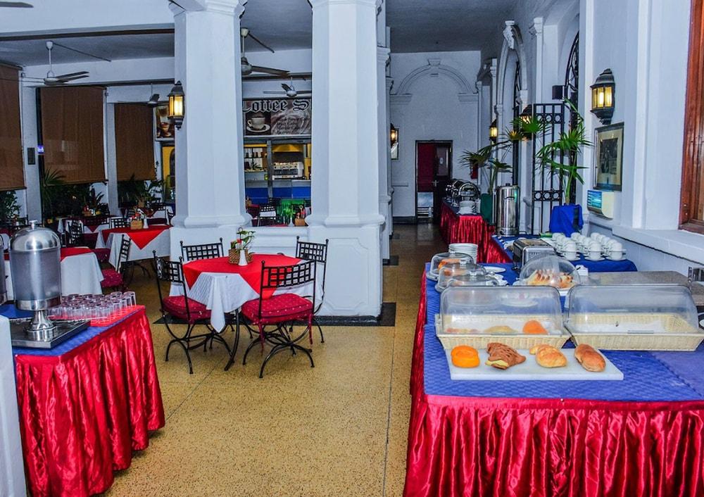 Sentrim Castle Royal Hotel Mombasa Exteriér fotografie
